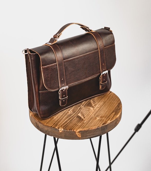 Lowry Shoulder Bag — Olive
